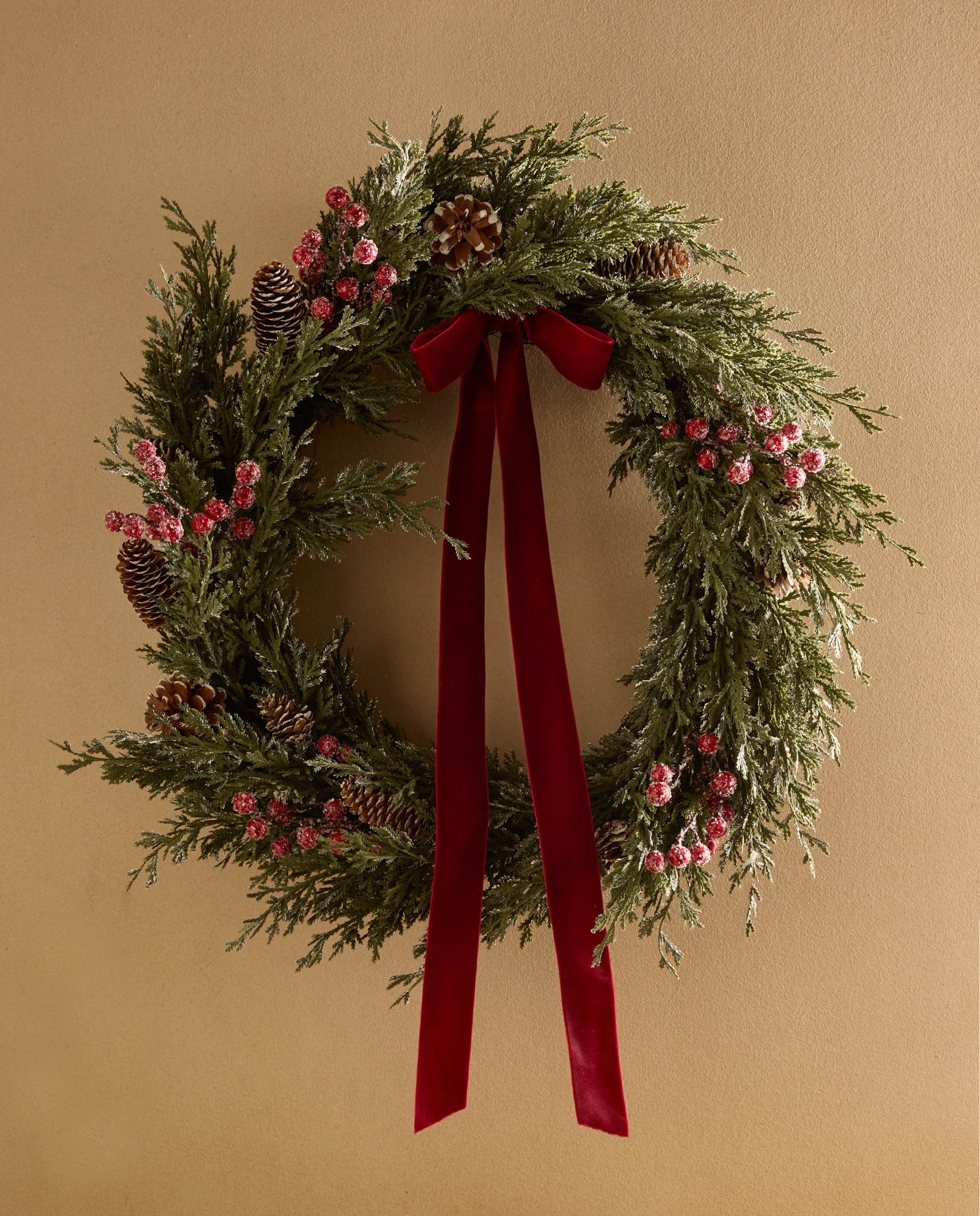 Imagen 0 de Corona Pinas y Berries con lazo Navidad Verde