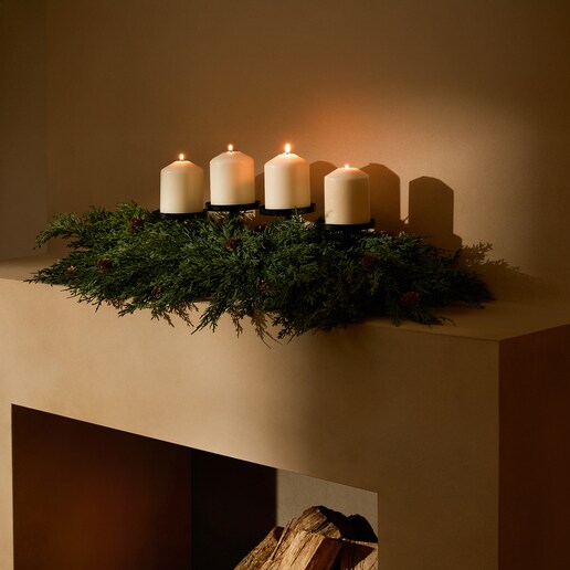 Centro de mesa con portavelas Ciprés Piñas Navidad