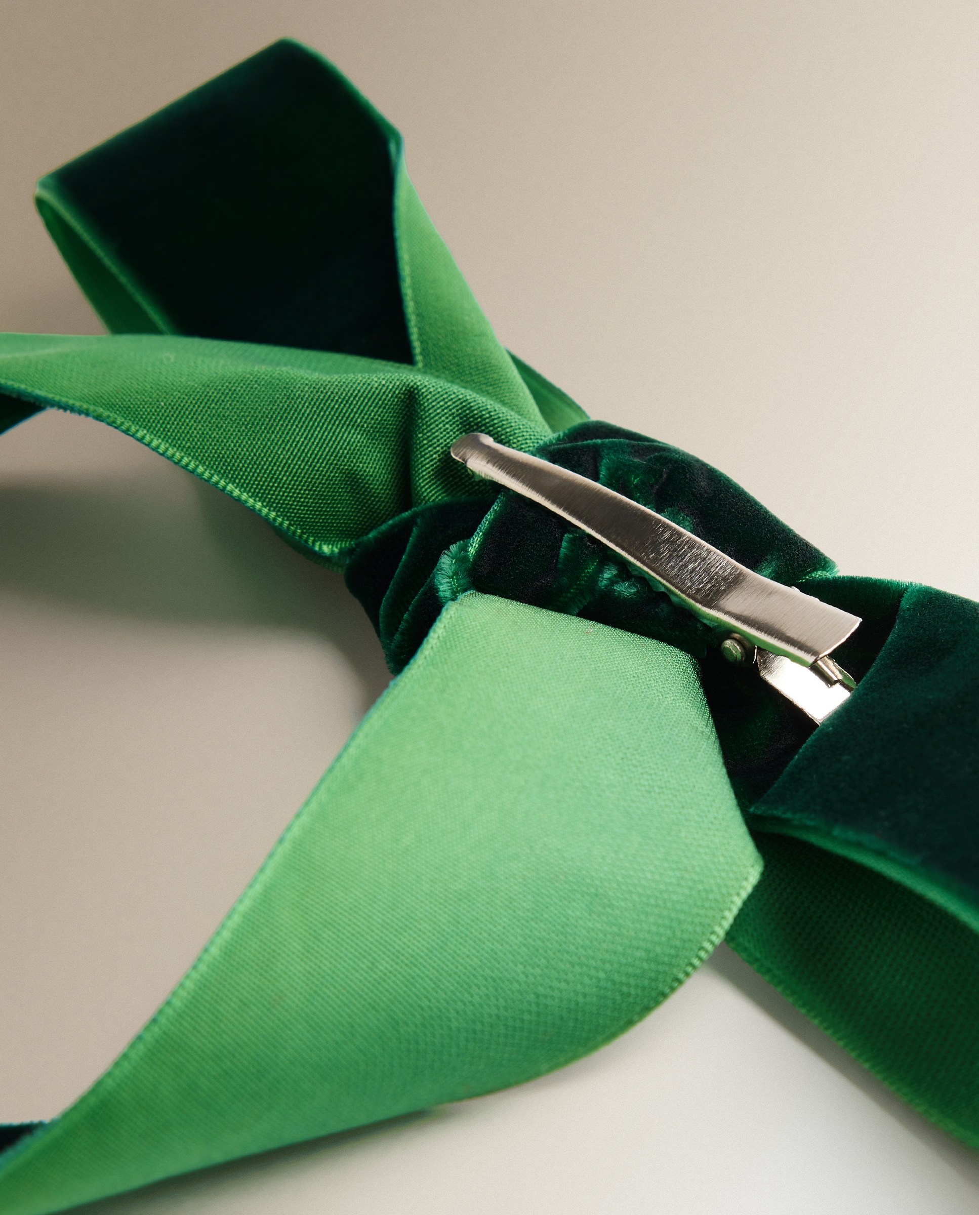 Imagen 2 de Set de 4 pinzas decorativas Lazos Navidad - Verde Verde