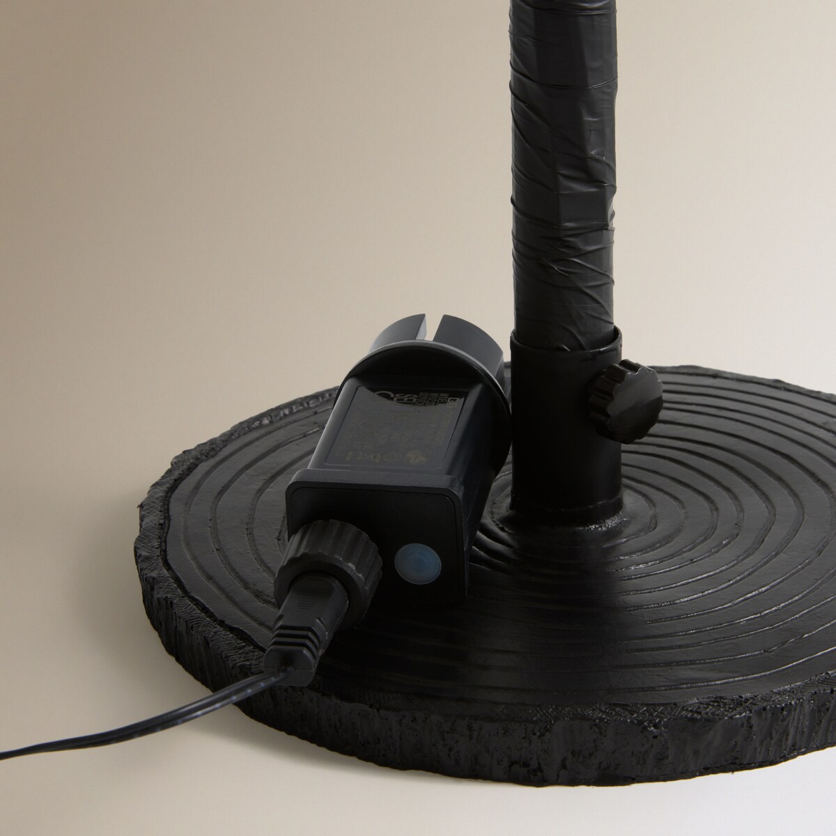 Árbol de suelo contemporáneo con luz LED para exterior Maladeta Navidad El Corte Inglés Negro-5