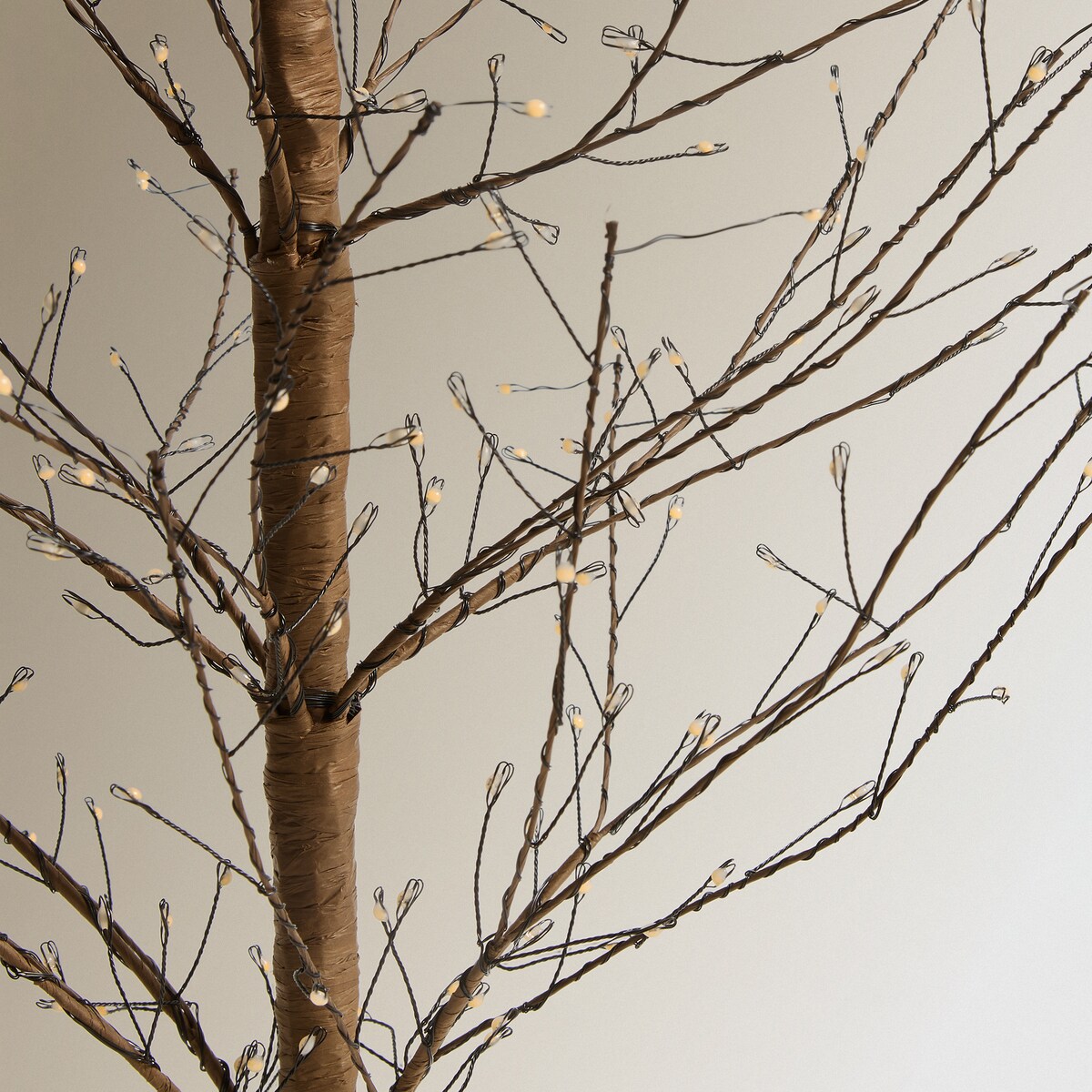 Árvore de Natal Contemporânea com Luzes LED Volda Castanho-3