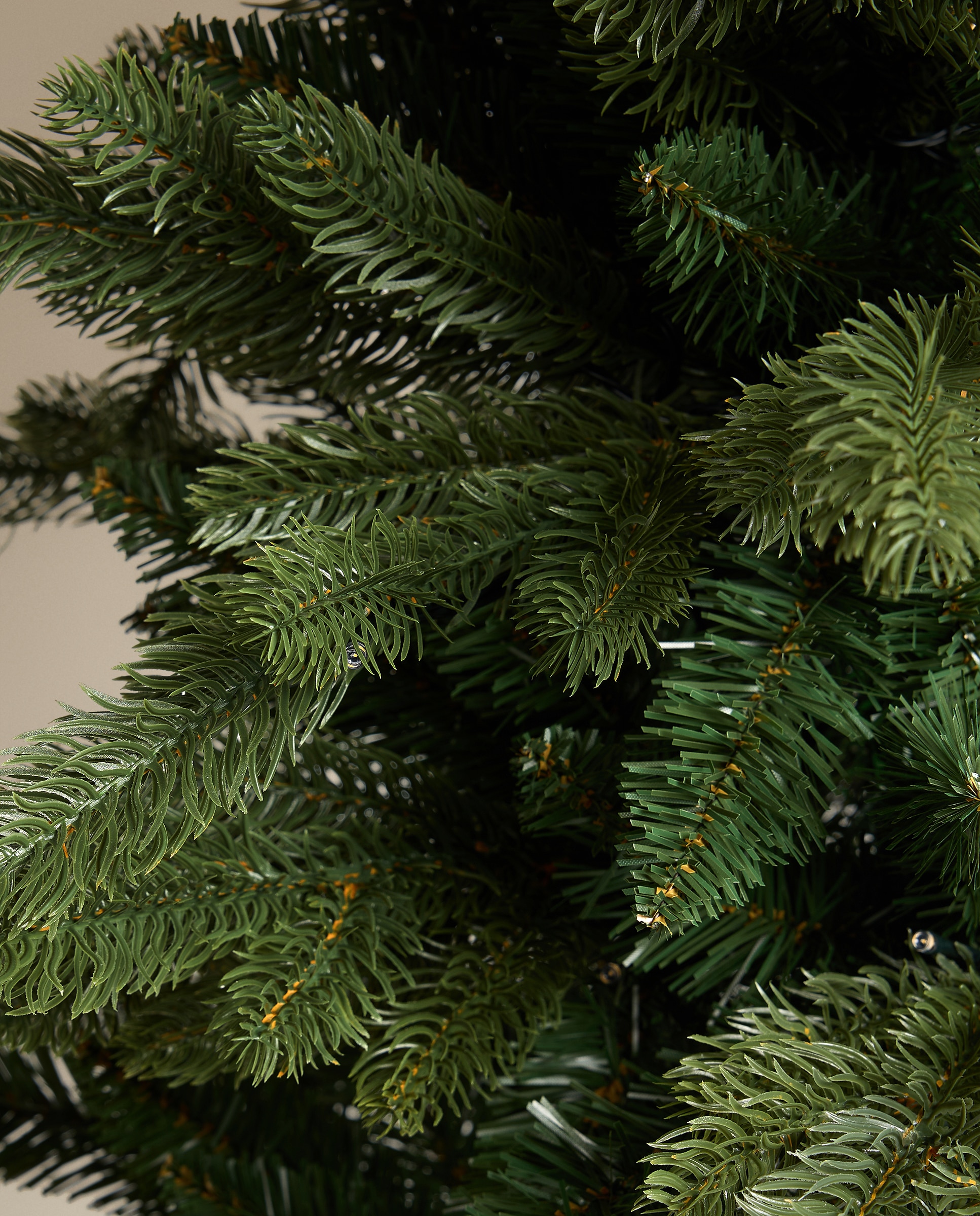 Árbol de suelo con 110 luces LED y maceta de ratán Arosa Navidad - Verde Verde-3