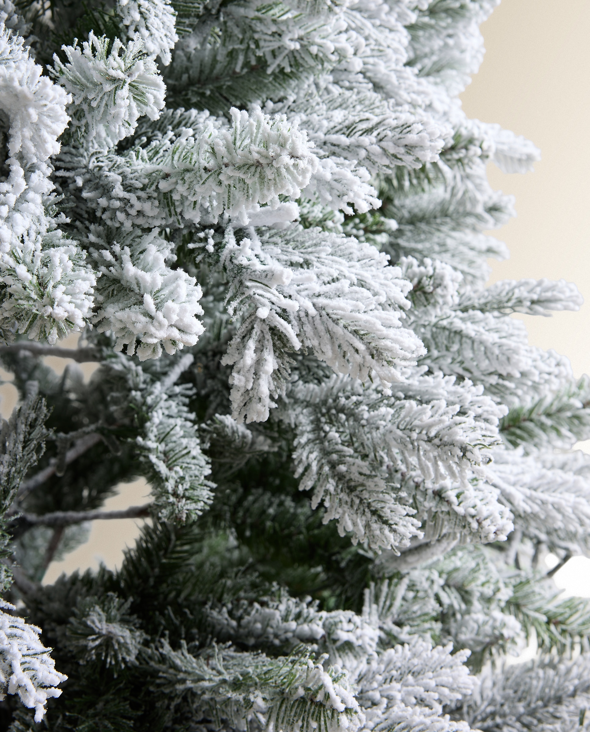 Árbol de suelo nevado con luces LED y base de madera Vail Navidad - Blanco 210 cm Blanco-4