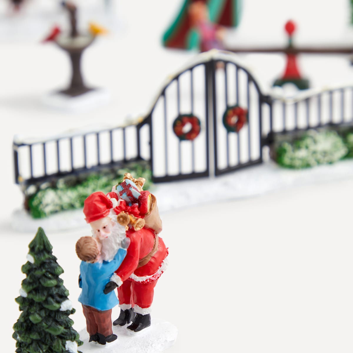 Set Parque Infantil con 12 luces LED Belén Americano Navidad El Corte Inglés Multicolor-4