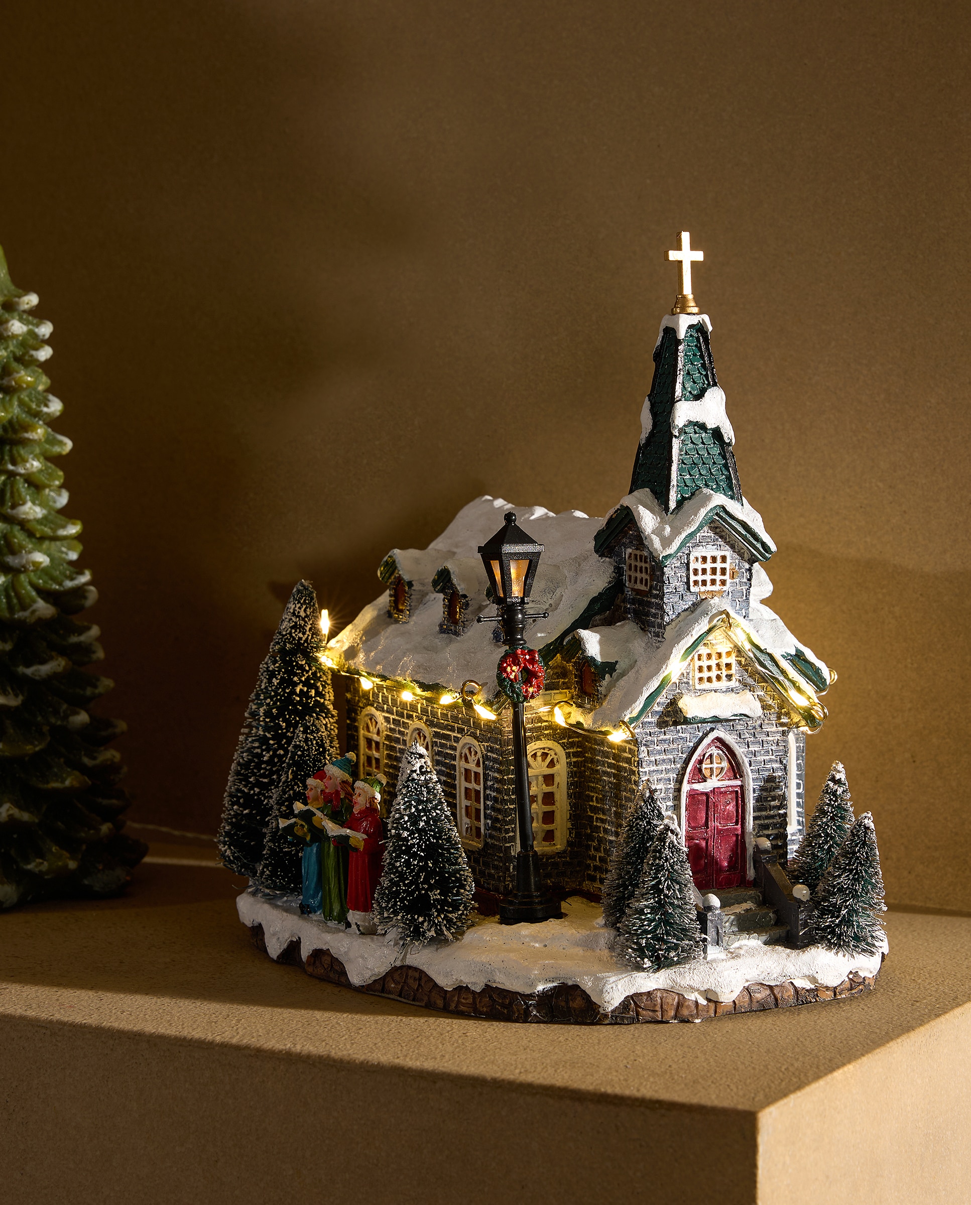 Imagem 0 de Figura Igreja com 19 Luzes LED Aldeia Natalícia em Miniatura