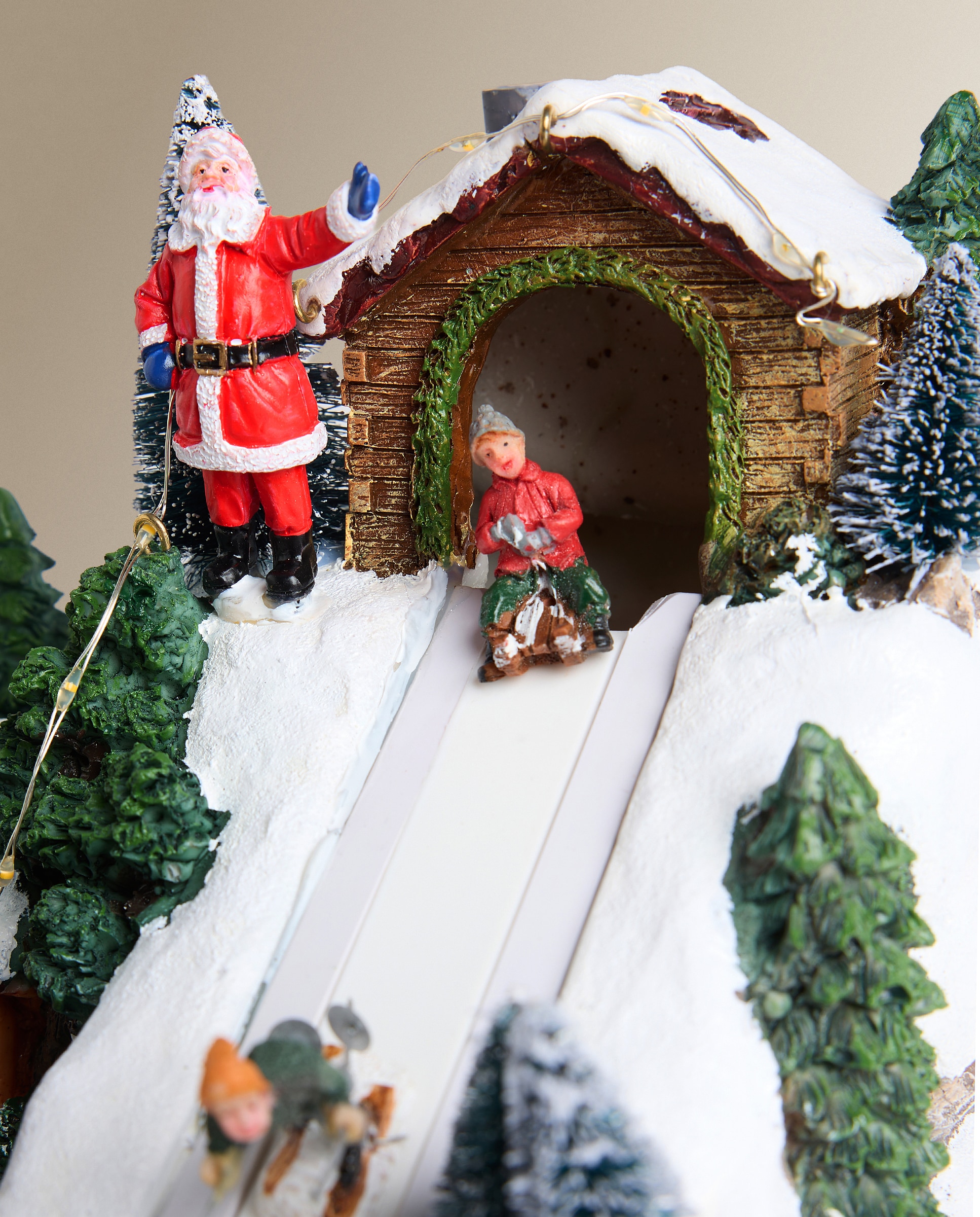 Pista de Ski com 33 luzes LED Aldeia Natalícia em Miniatura Multicolor-4