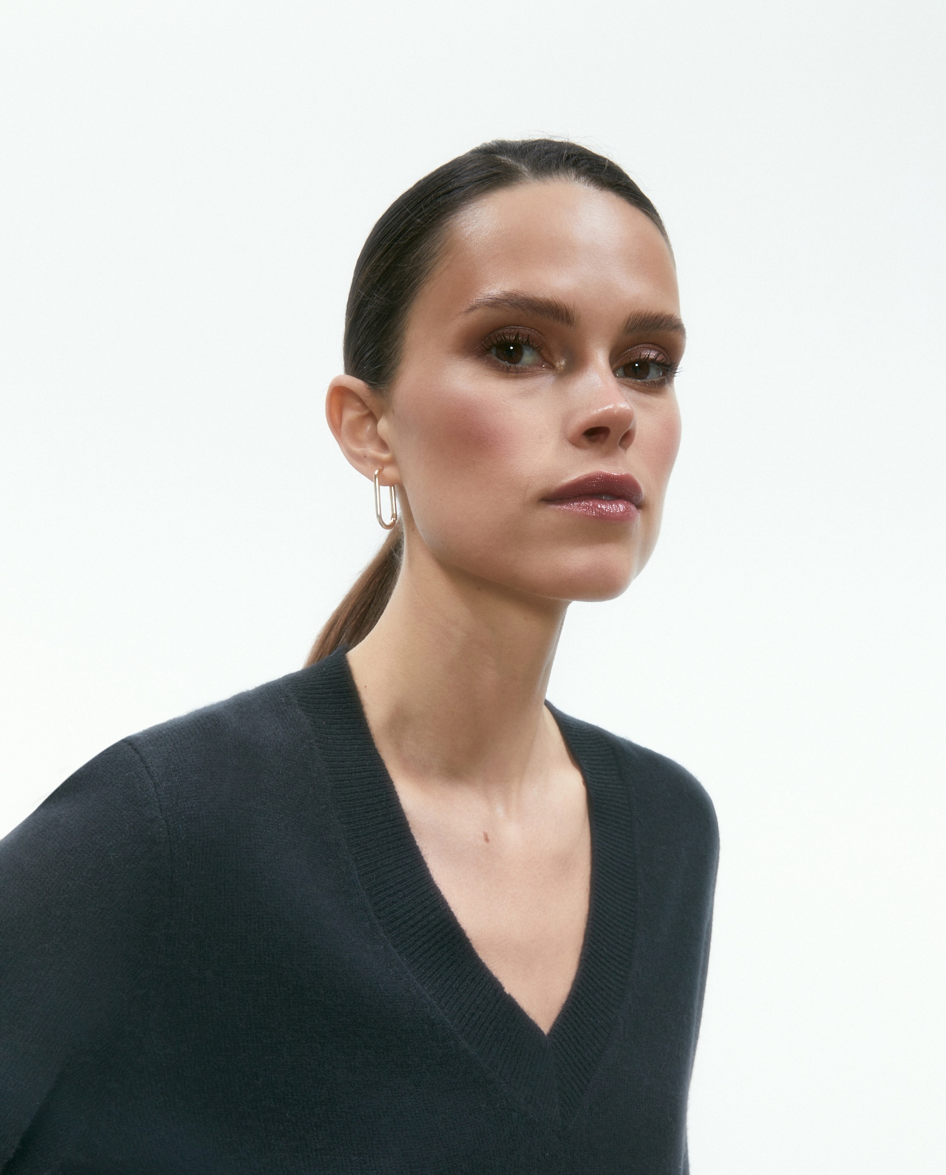 Camisola de Malha 100% Caxemira com Decote em Bico Preto-4