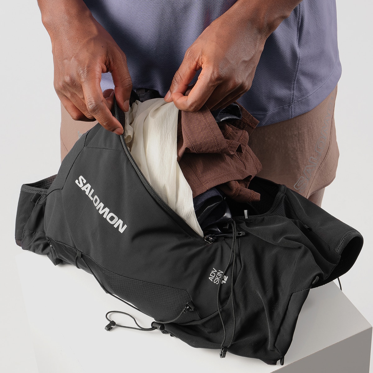 Colete de Running Unissexo ADV Skin 12 com Bidons Incluídos Preto-7