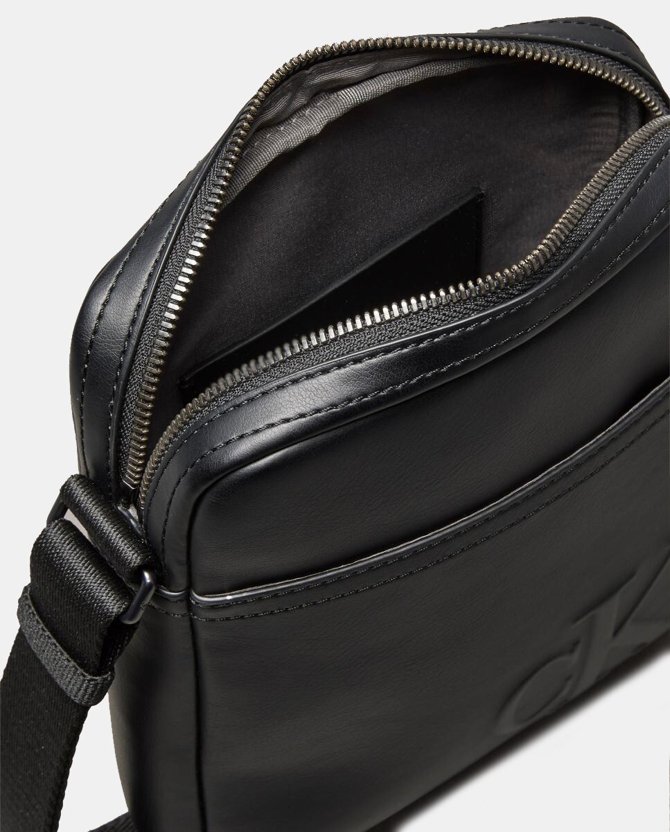 Bolso de hombre con logo CK · Calvin Klein · El Corte Inglés