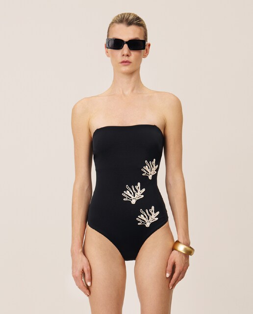 Bañador Carla con diseño de bordados en costado izquierdo