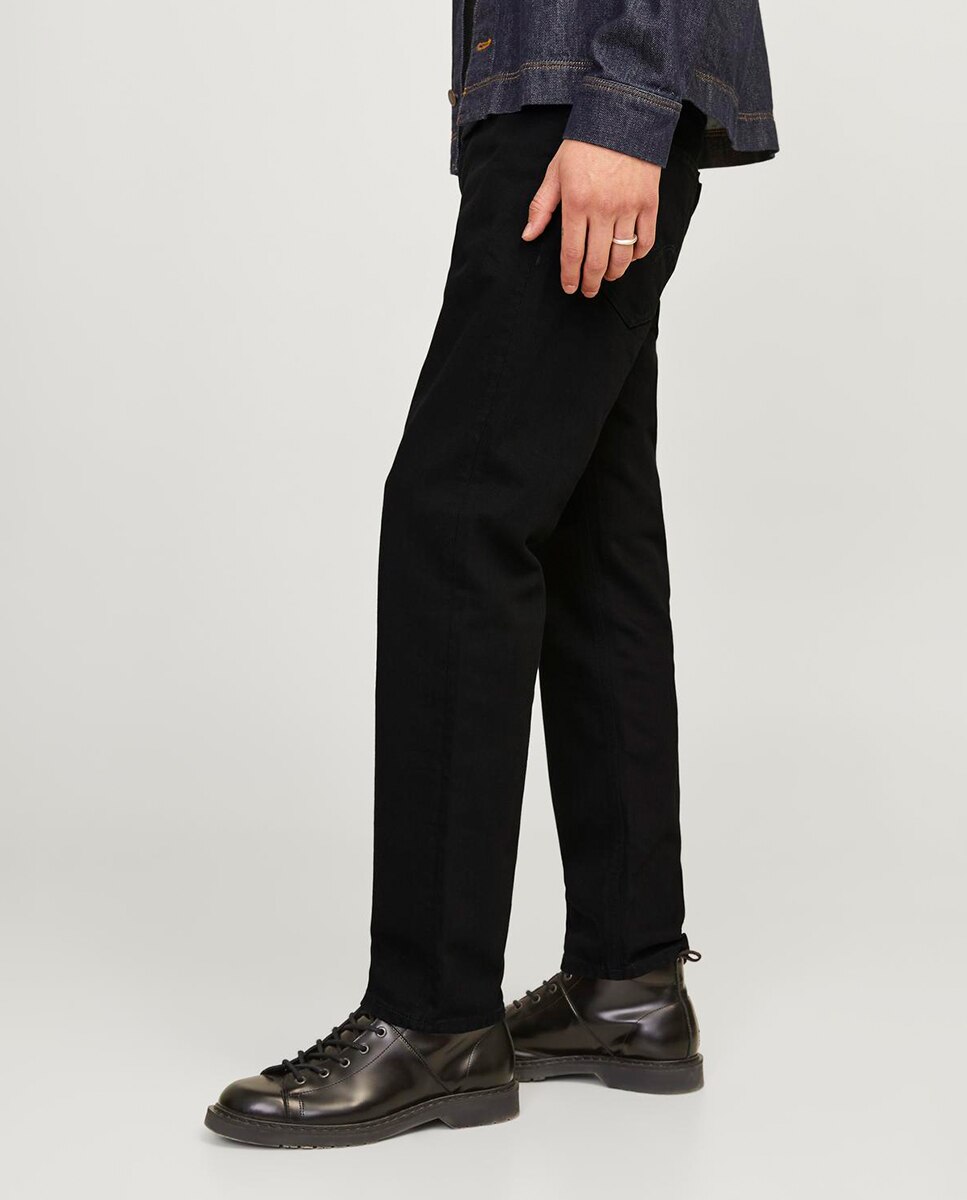 Jeans Tapered Fit com Cintura Baixa Preto-4