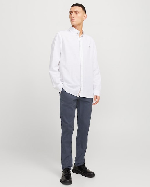 Imagen 0 de Pantalón chino de corte entallado y tiro bajo para hombre.