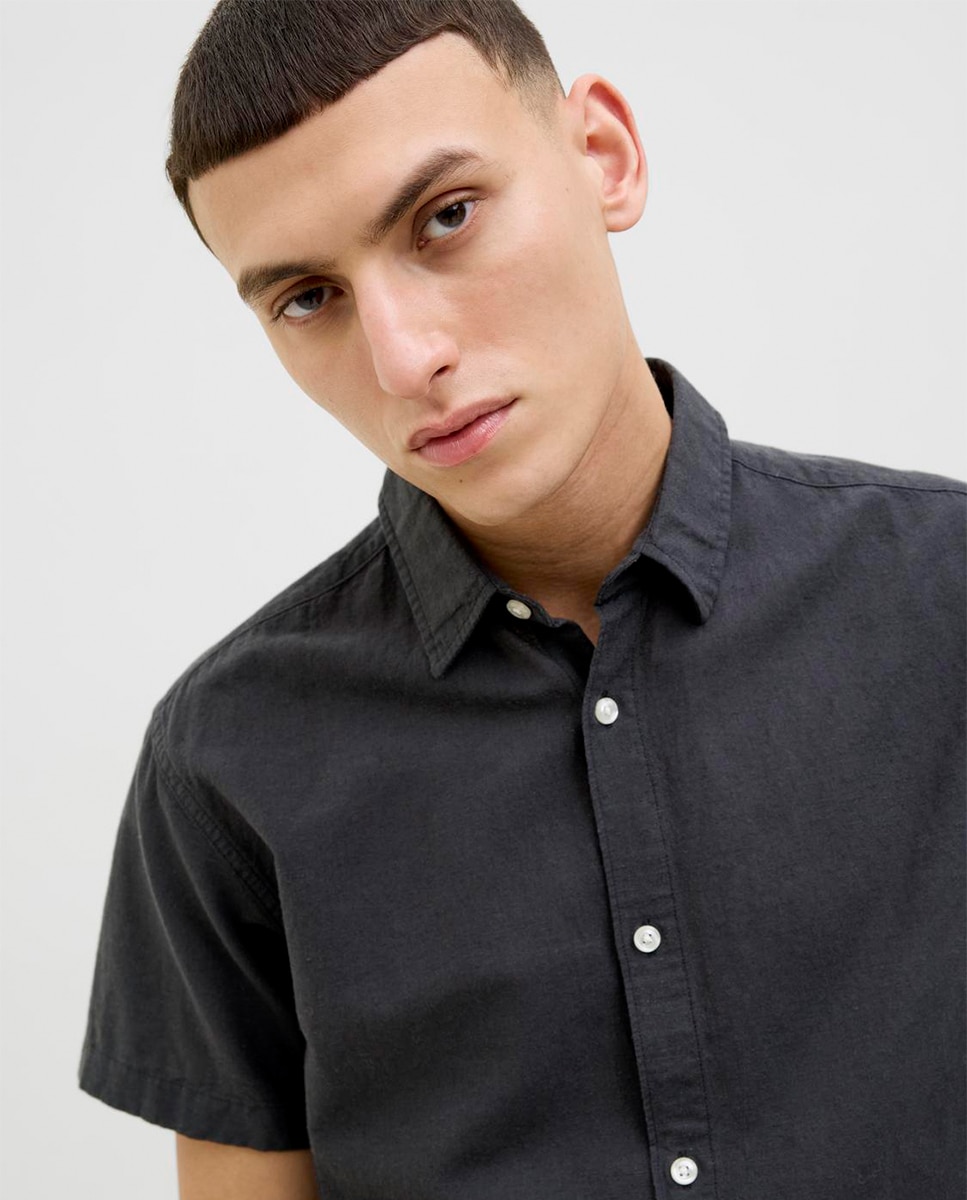 Camisa Slim com Manga Curta Preto-3