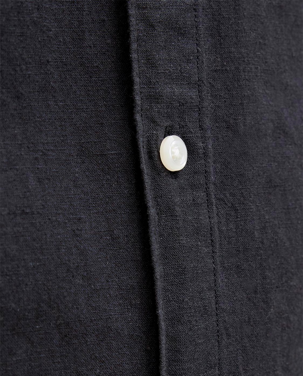 Camisa Slim com Manga Curta Preto-4