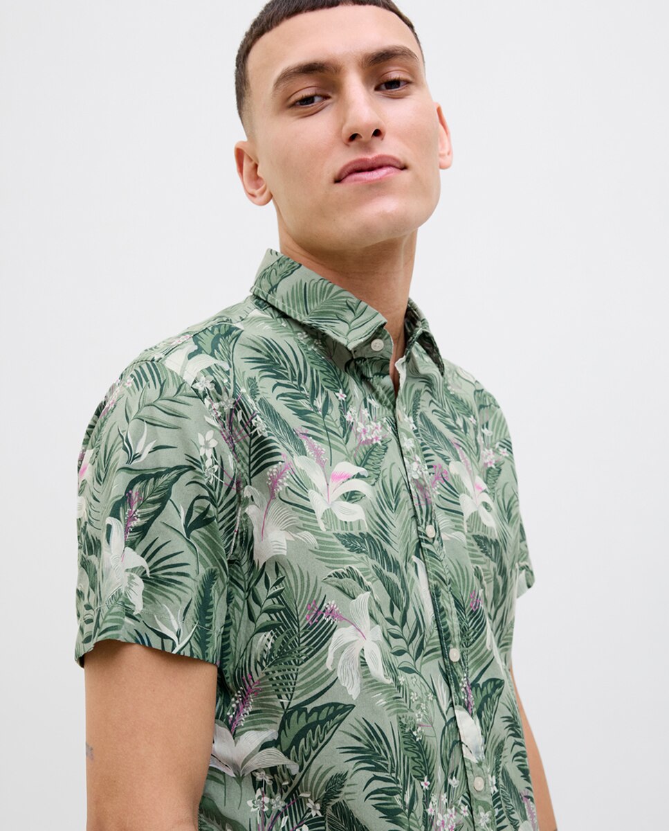 Camisa de Manga Curta com Estampado Floral Verde-3
