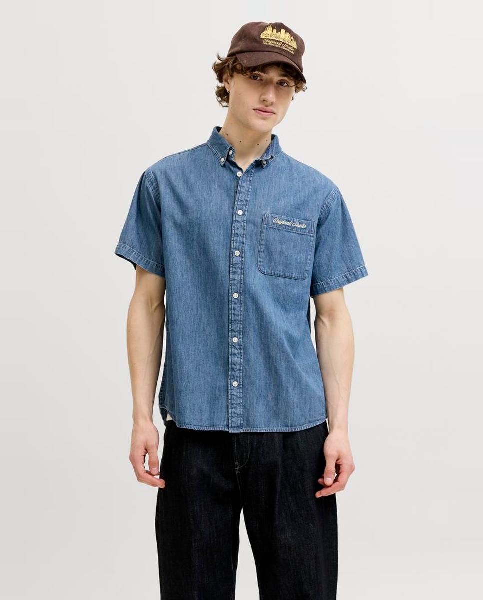 Imagem 0 de Camisa Lisa em Tecido Chambray com Manga Curta