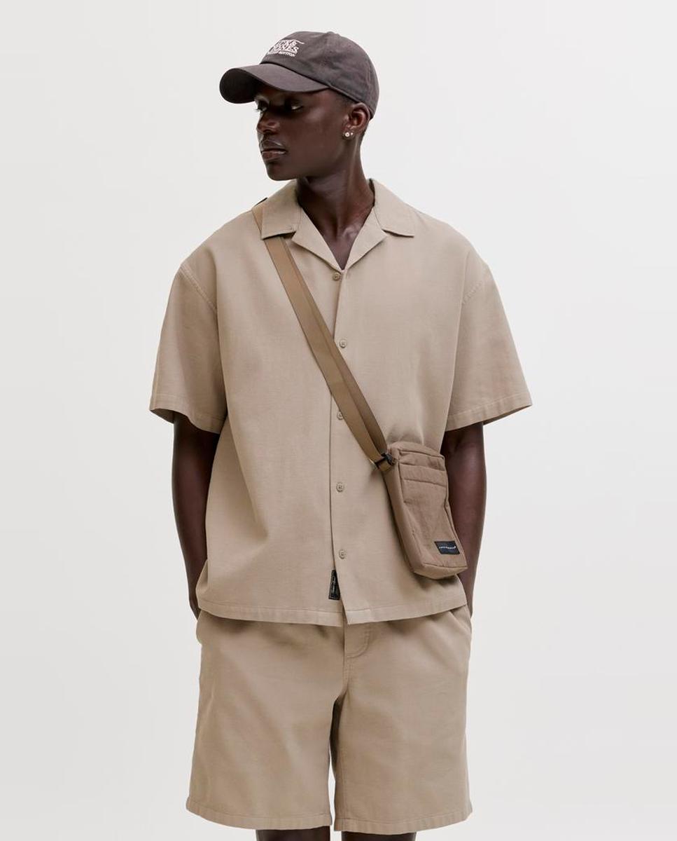 Imagem 0 de Camisa Tipo Resort em Tecido Dobby