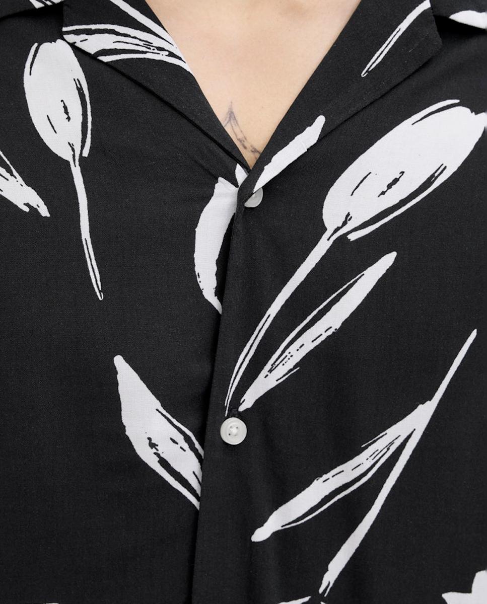 Camisa com Gola Resort e Estampado Preto-4