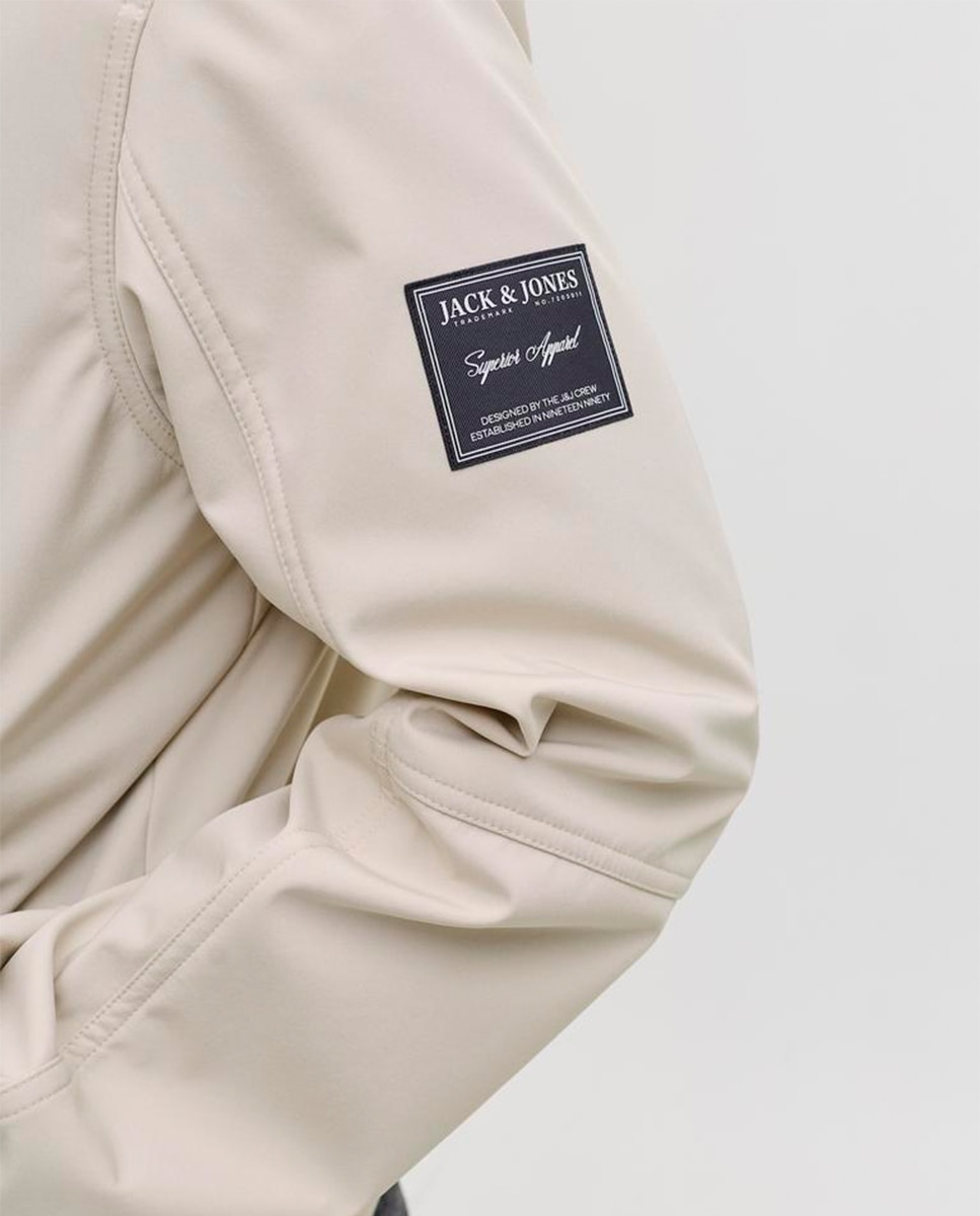 Blusão Softshell com Forro Polar no Interior Creme-5