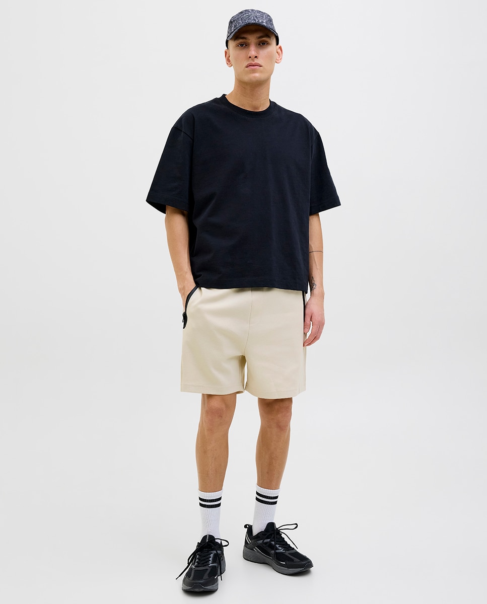 Imagem 0 de Bermudas com Bolsos Laterais em Contraste