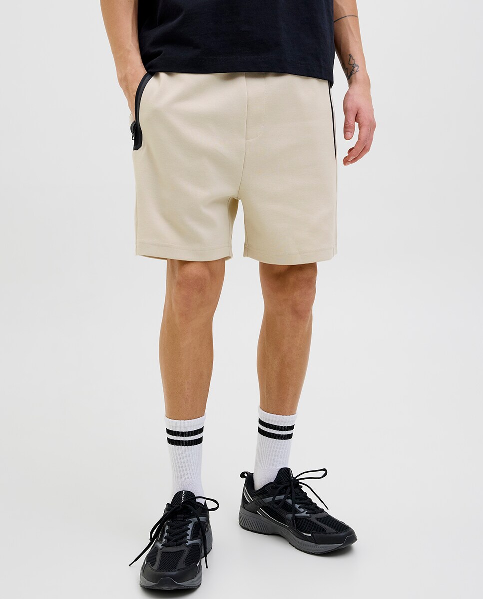 Bermudas com Bolsos Laterais em Contraste Bege-2