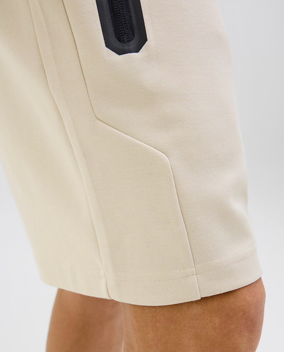 Bermudas com Bolsos Laterais em Contraste Bege-7