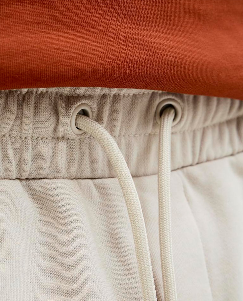 Bermudas Tipo Joggers Bege-5
