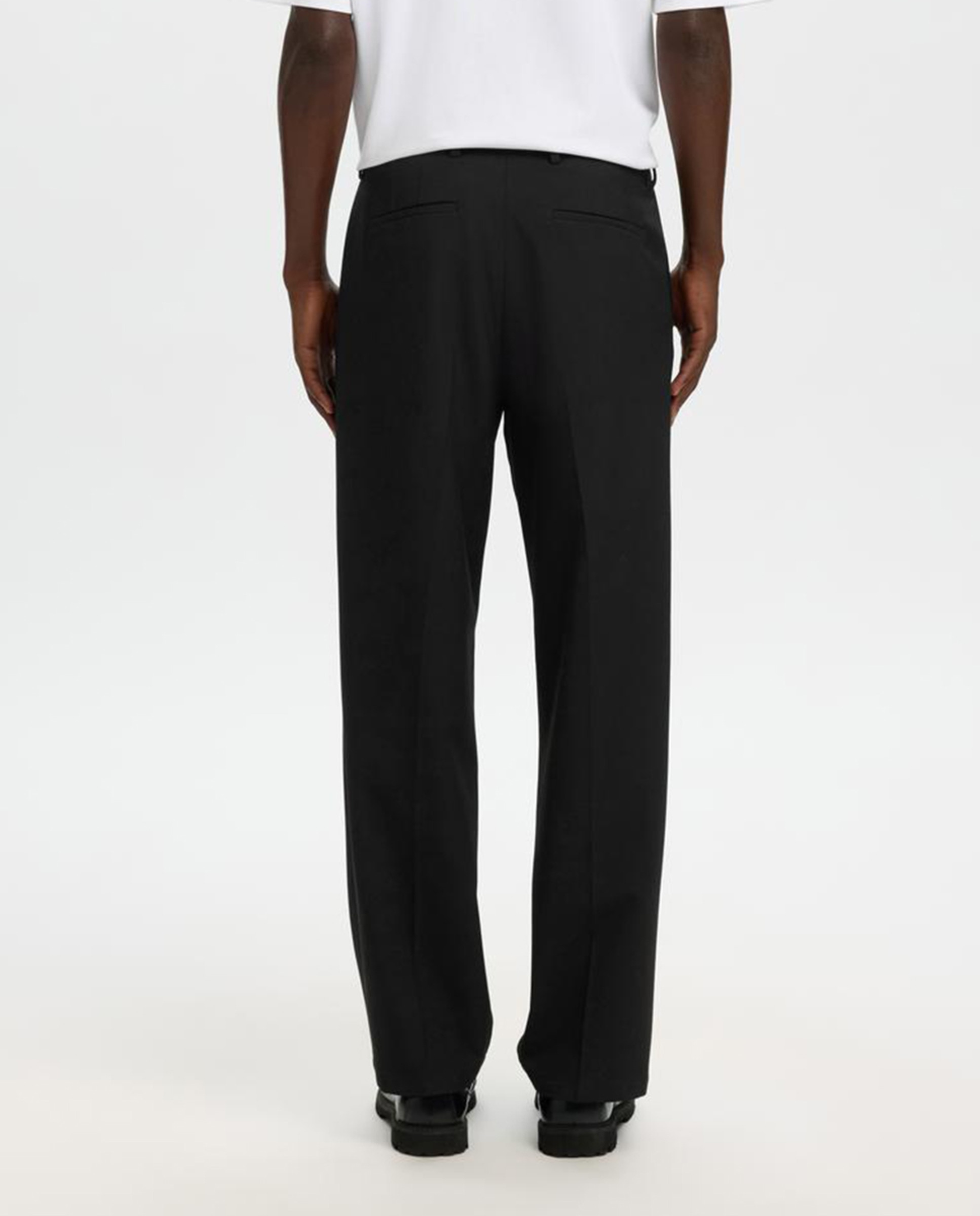 Calças Loose Fit Preto-3