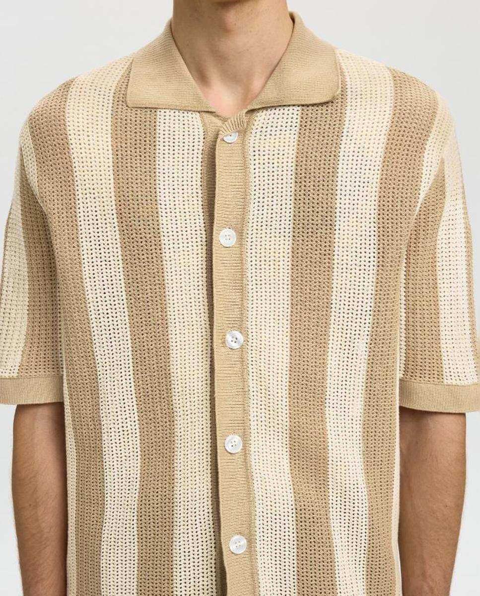 Imagem 0 de Polo Tipo Cardigan de Malha com Manga Curta e Botões