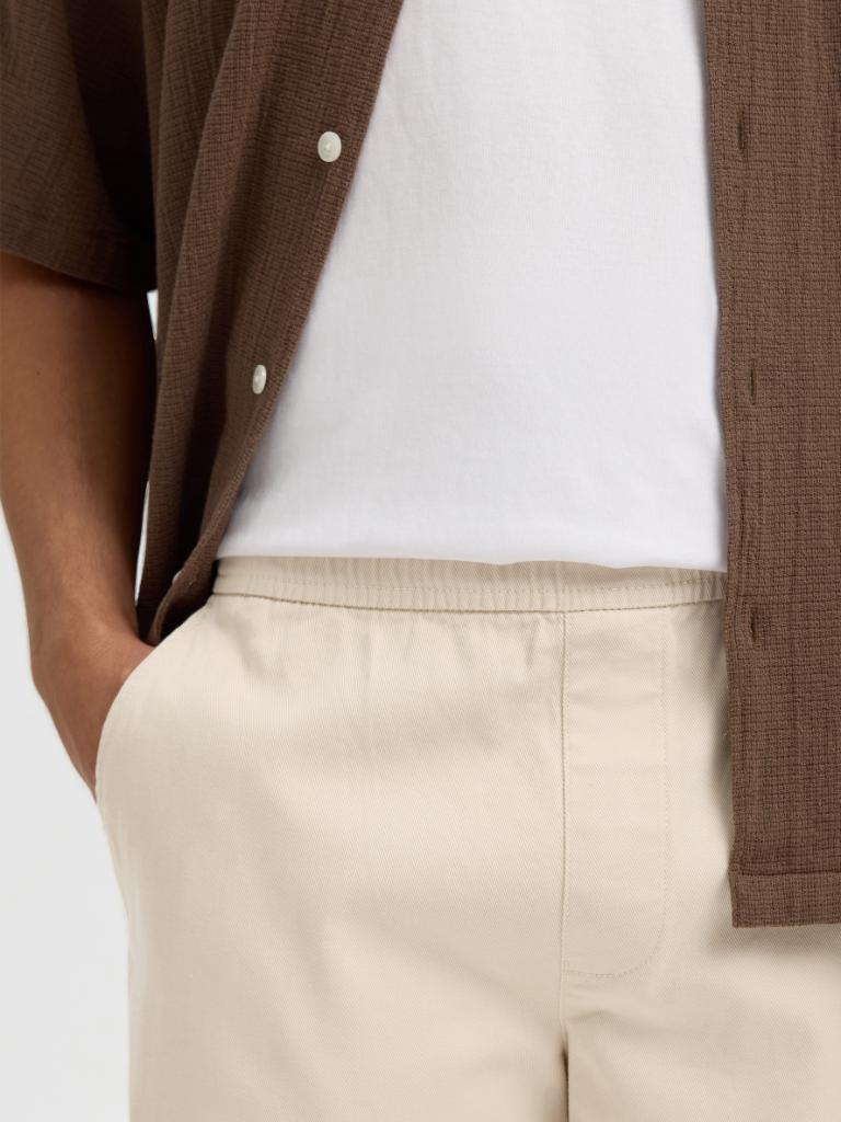 Calções com Bolsos Laterais Regular Fit Bege-2