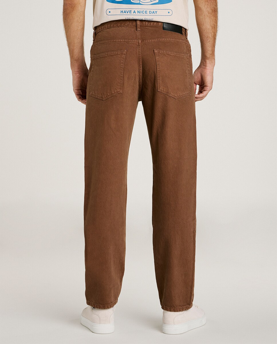Jeans Straight Fit 100% Algodão. Castanho-3