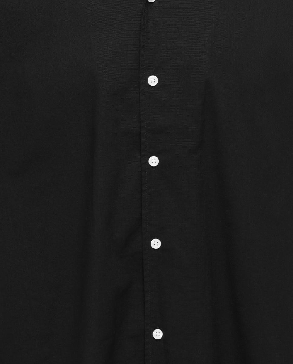 Camisa Regular Fit com Manga Curta Preto-4
