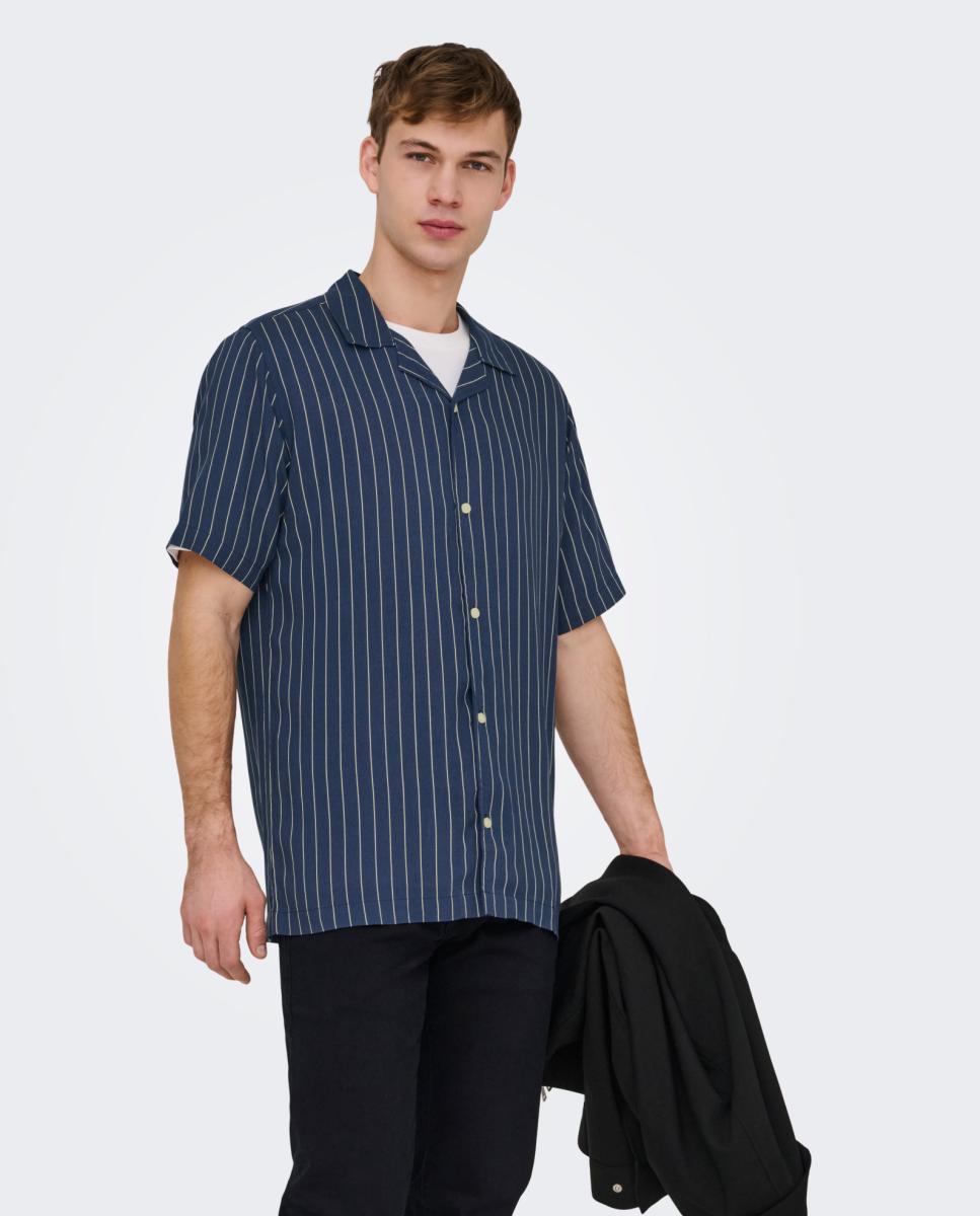 Imagem 0 de Camisa Regular Fit de Viscose com Manga Curta