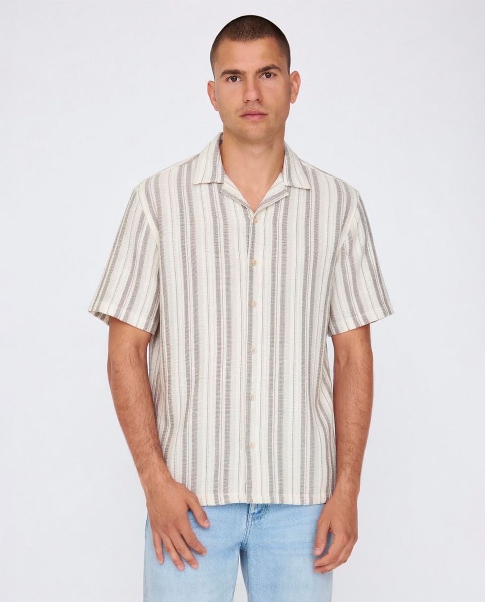 Imagem 0 de Camisa Regular Fit de Manga Curta