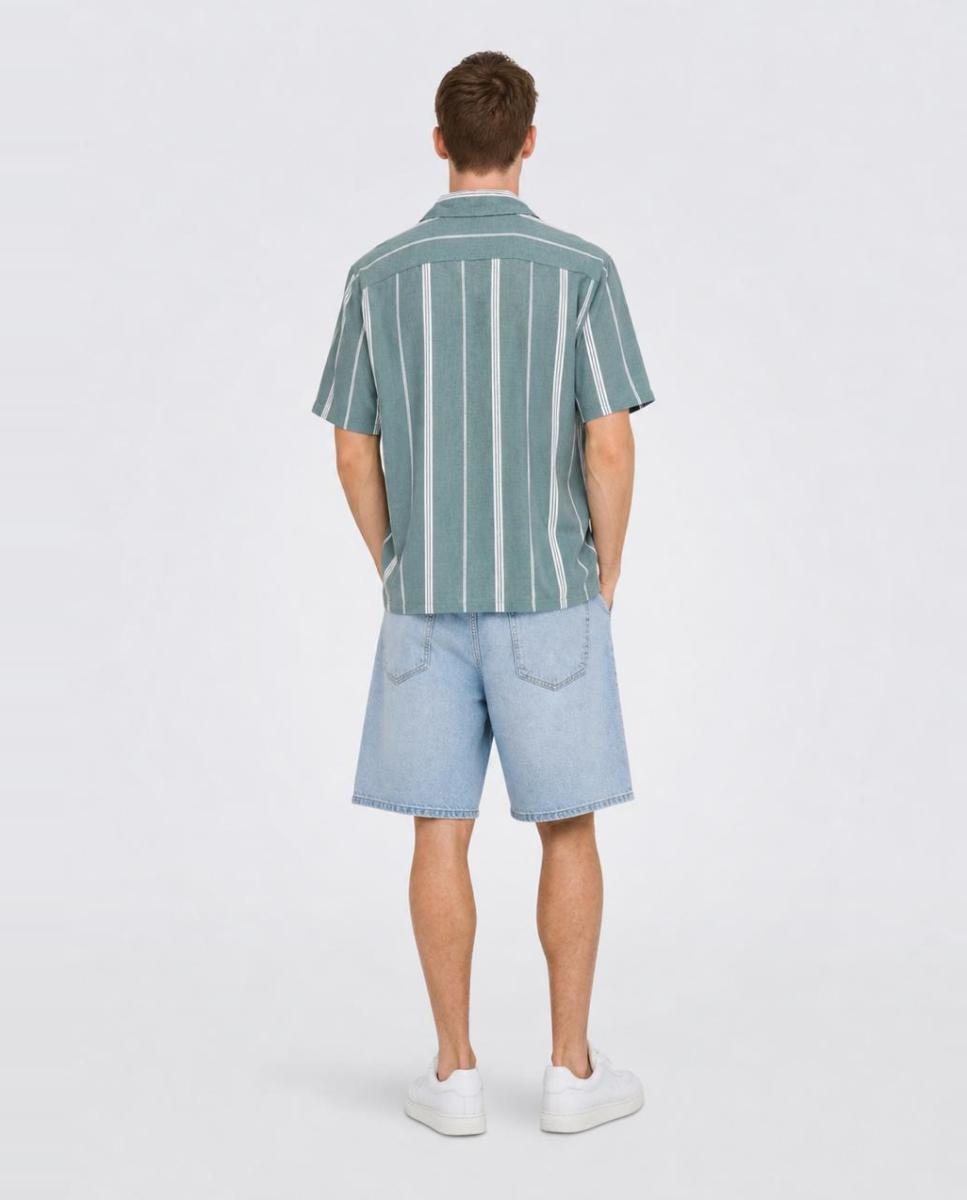 Camisa Loose Fit com Manga Curta Composta por Viscose e Algodão. Verde-2