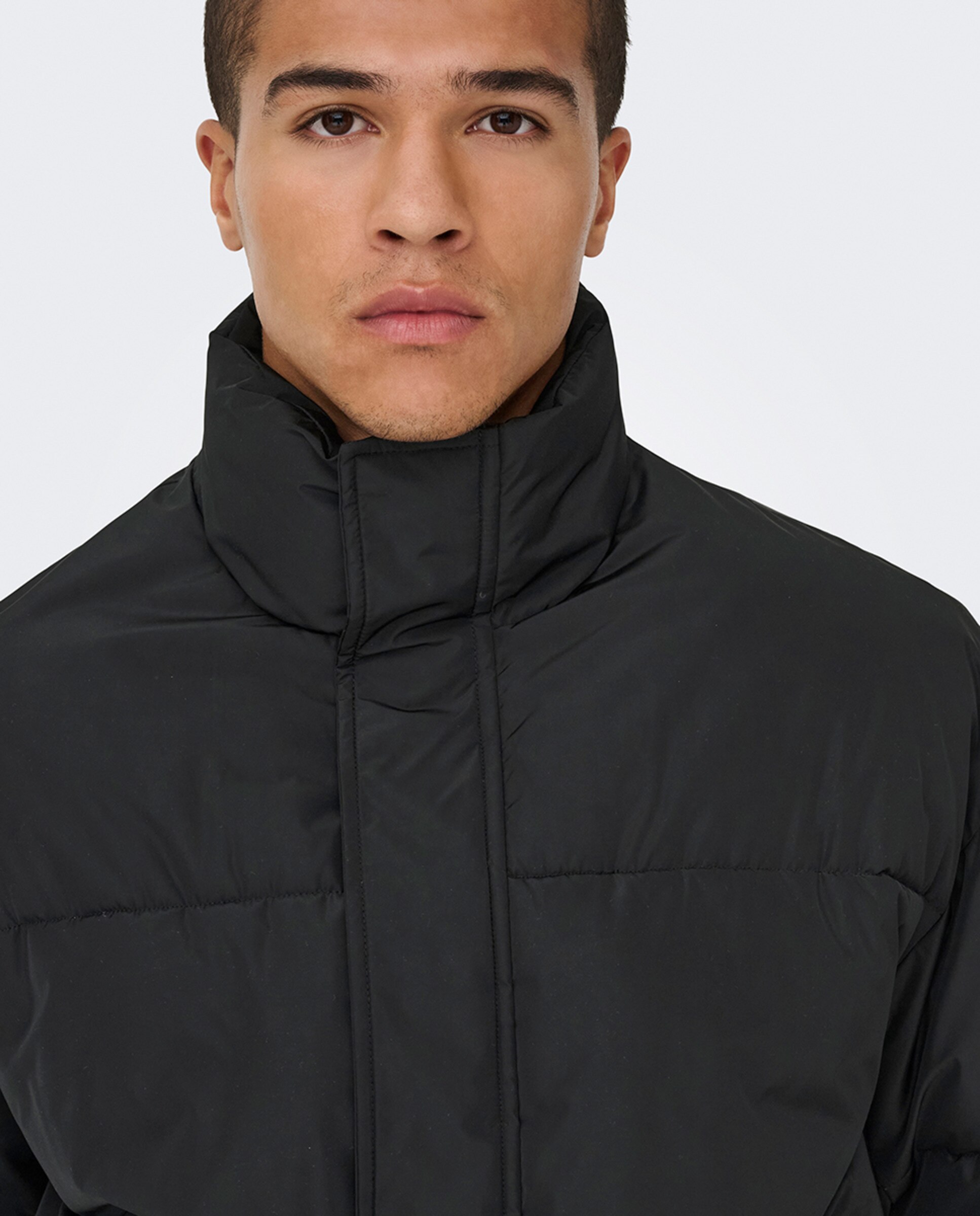 Sobretudo Acolchoado Regular Fit com Gola Alta Preto-4
