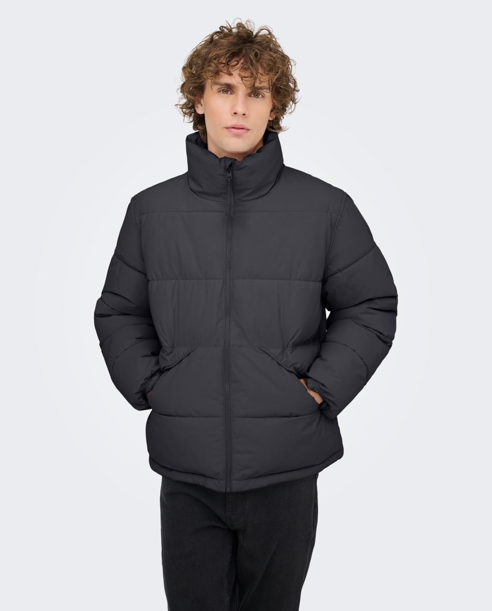 Abrigo acolchado de hombre con capucha regular fit. - Only & Sons - Negro Negro-1