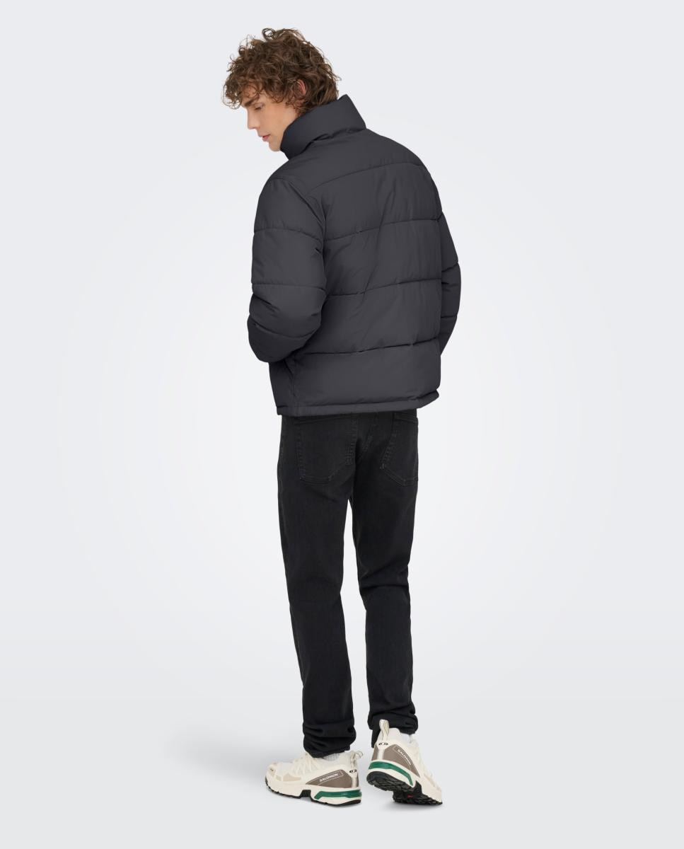 Abrigo acolchado de hombre con capucha regular fit. - Only & Sons - Negro Negro-2