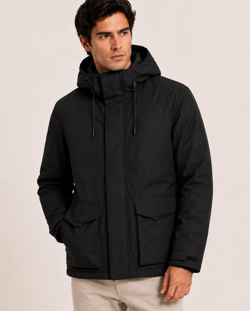 Imagen 0 de Parka técnica de hombre con capucha. Negro