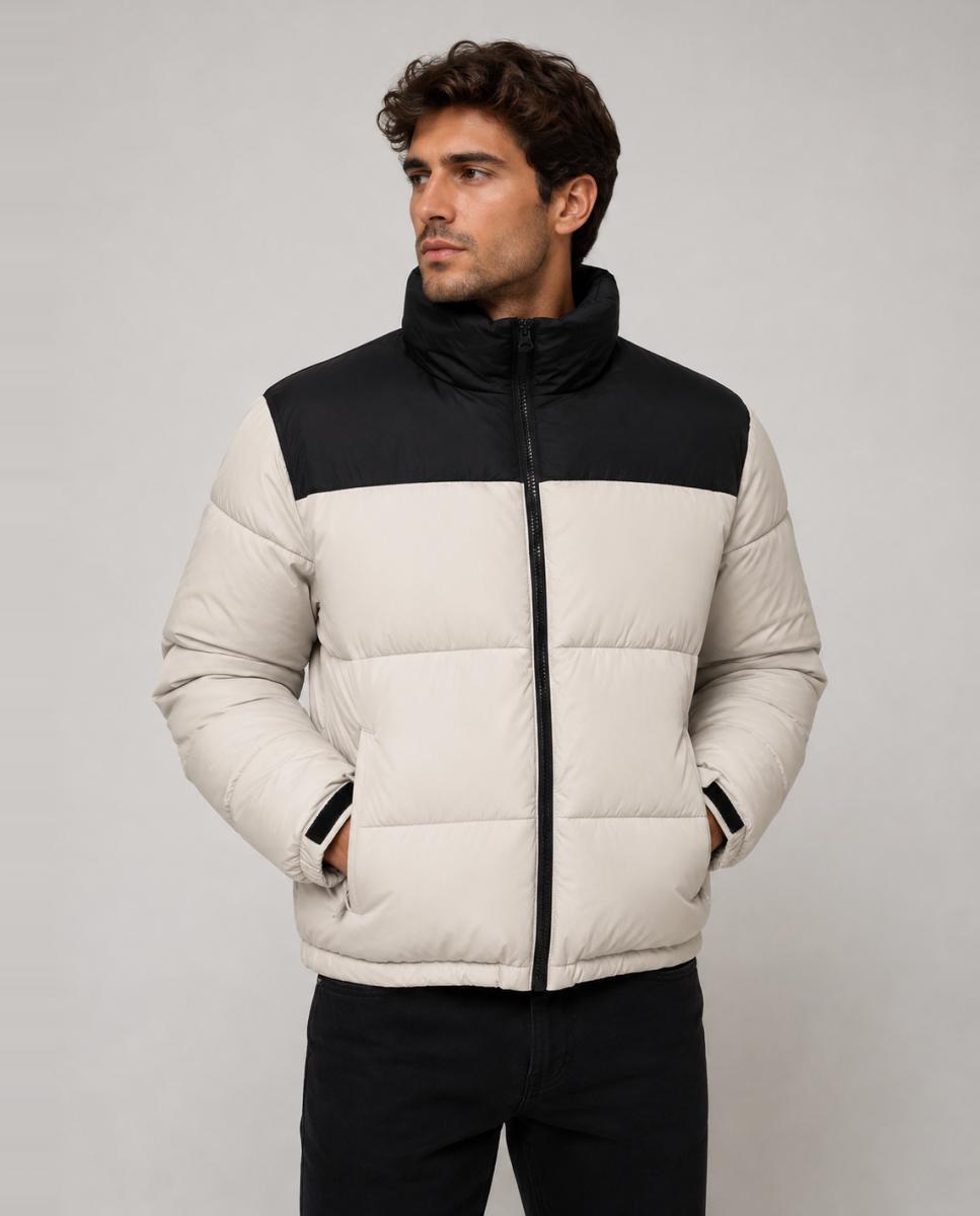 Imagen 1 de Abrigo acolchado de hombre con cuello alto. Beige