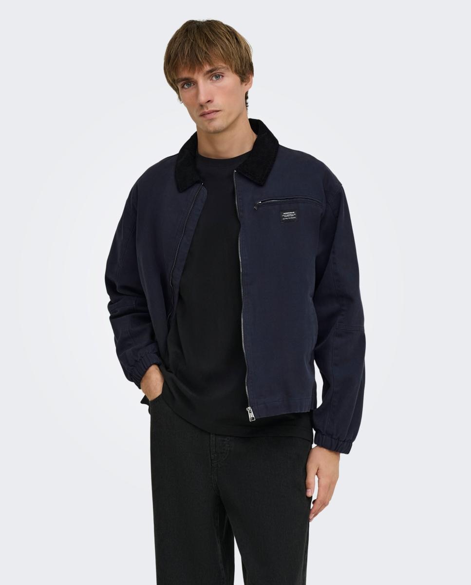 Imagen 0 de Cazadora de hombre con cuello de pana regular fit. Compuesta 100% de algodón. Azul marino