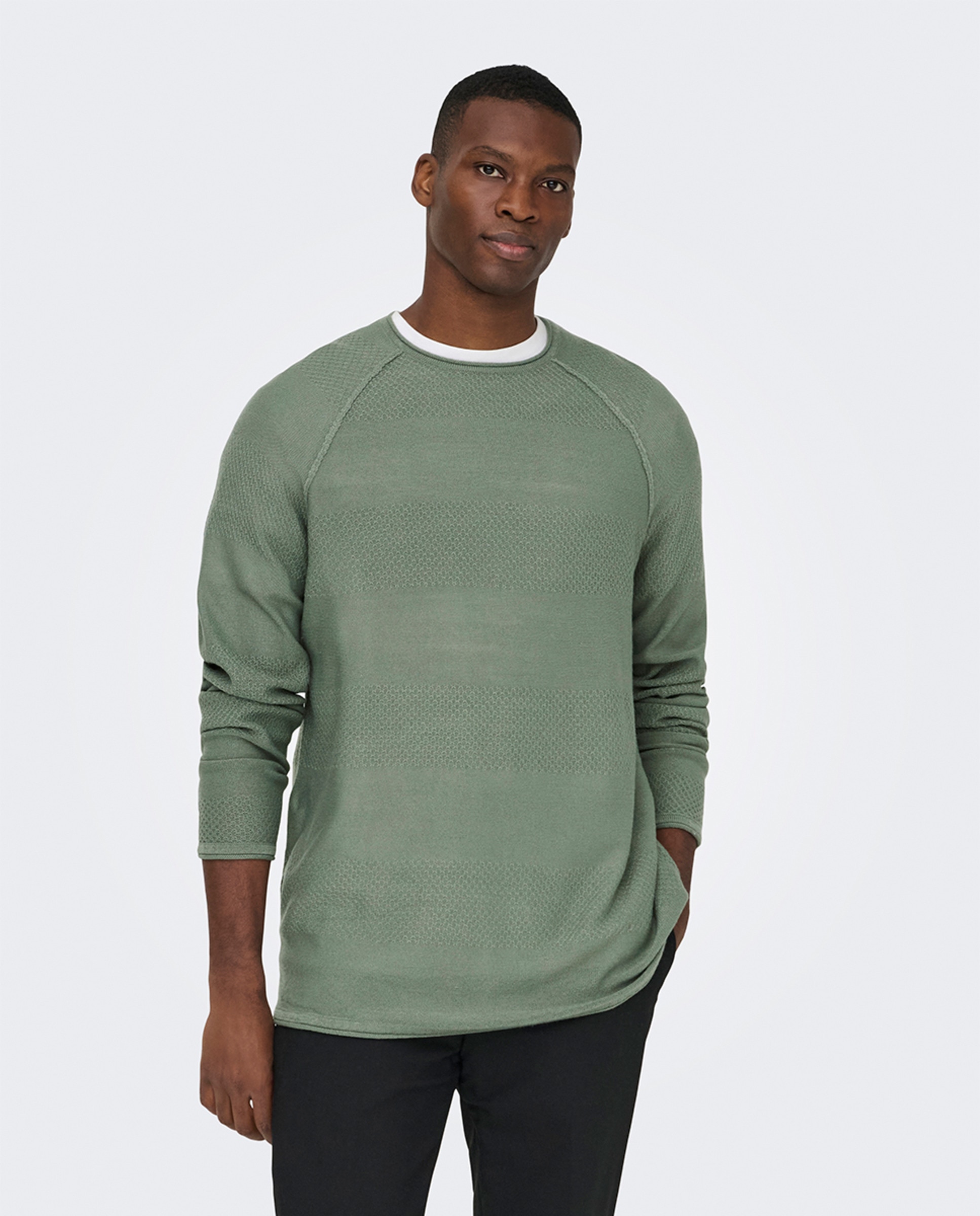 Imagem 0 de Camisola de Malha Regular Fit com Gola Redonda.
