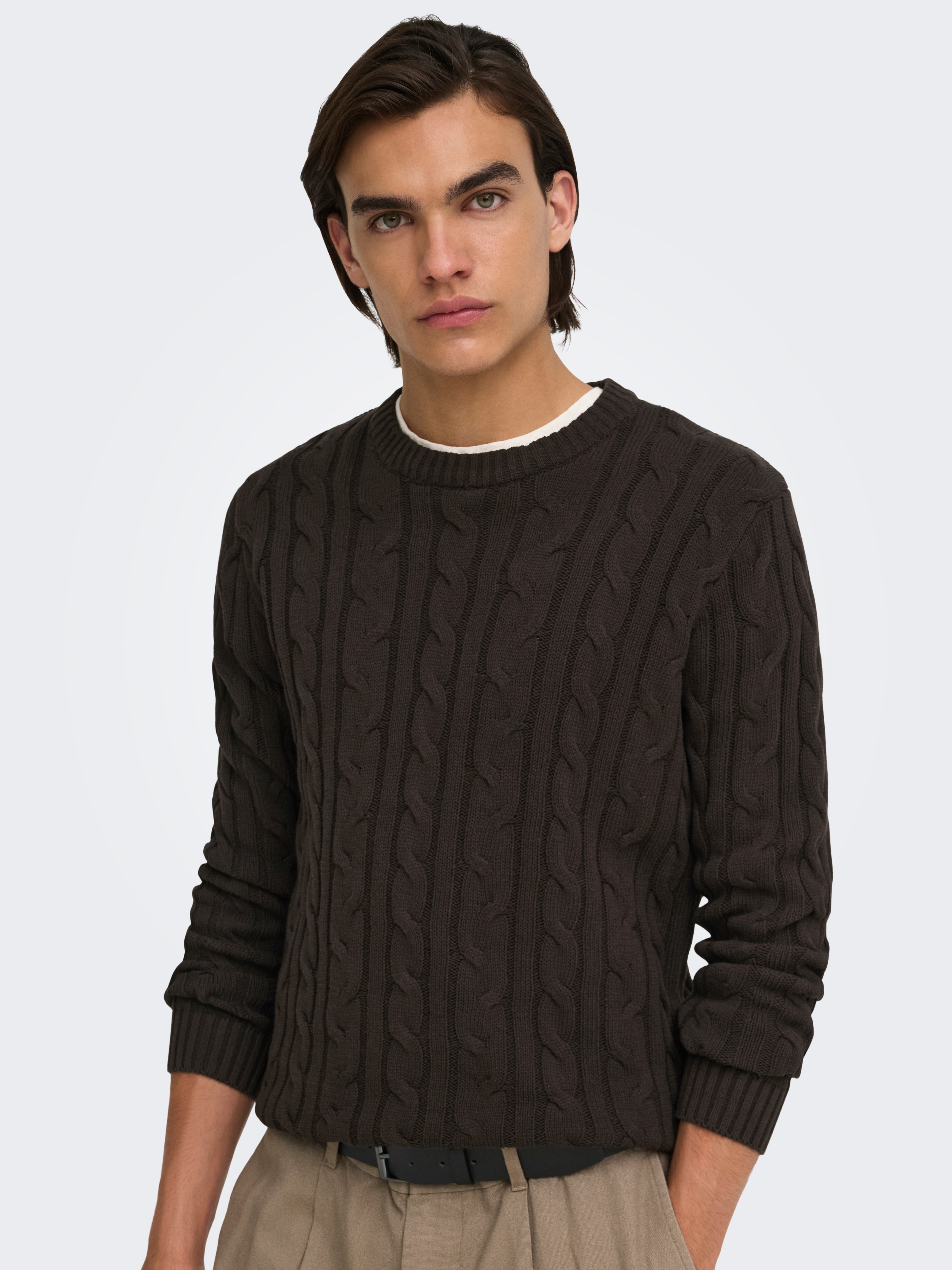 Camisola de Malha Entrançada e Gola Redonda Castanho-3