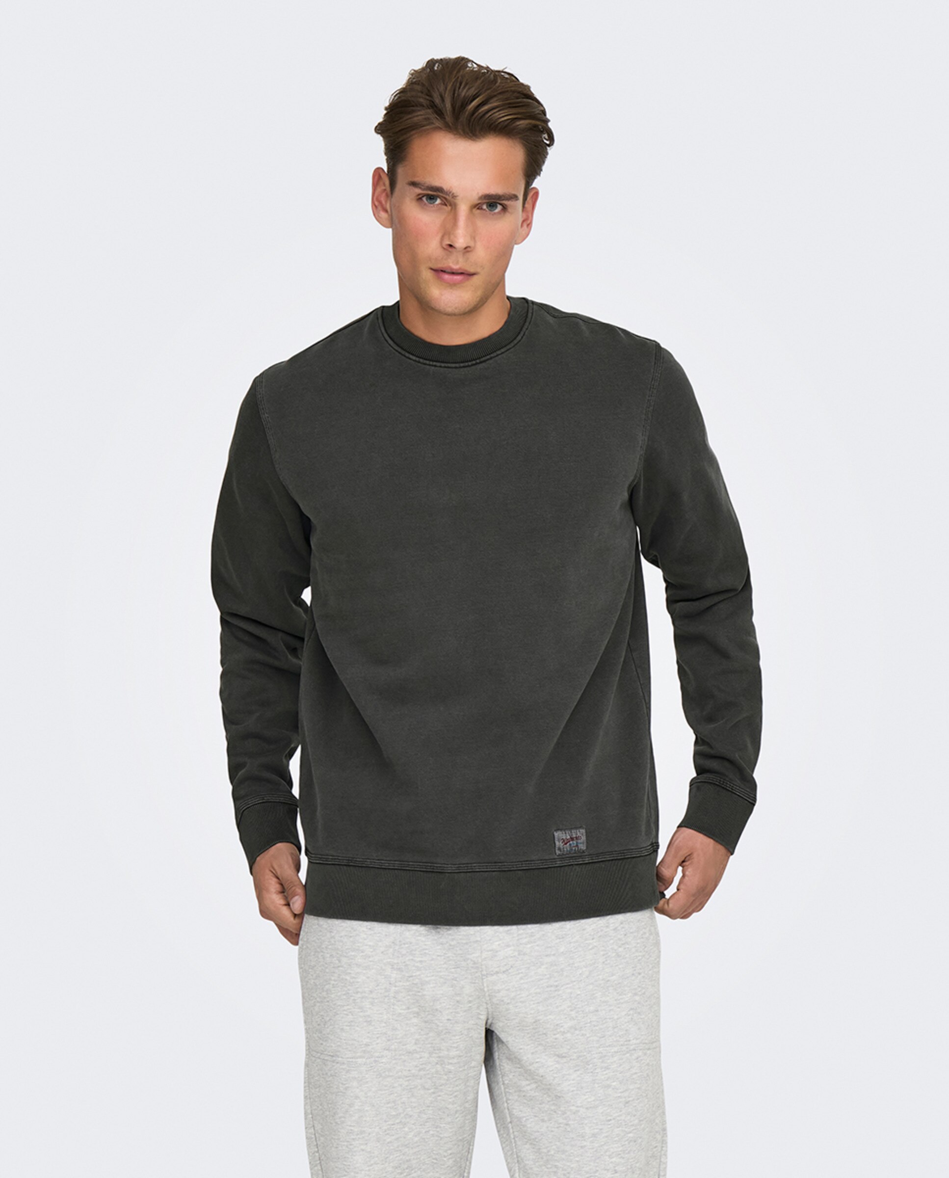 Sweatshirt Regular Fit com Decote Redondo Preto-1