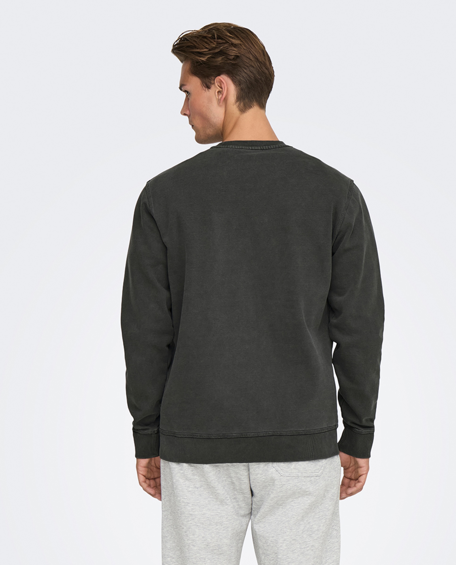 Sweatshirt Regular Fit com Decote Redondo Preto-2