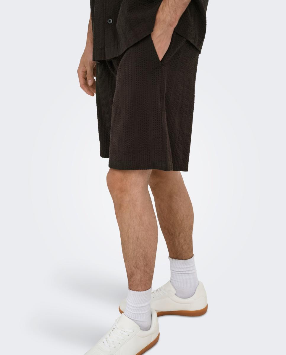 Shorts de hombre con tejido seersuker - Only & Sons - Crema Negro-1