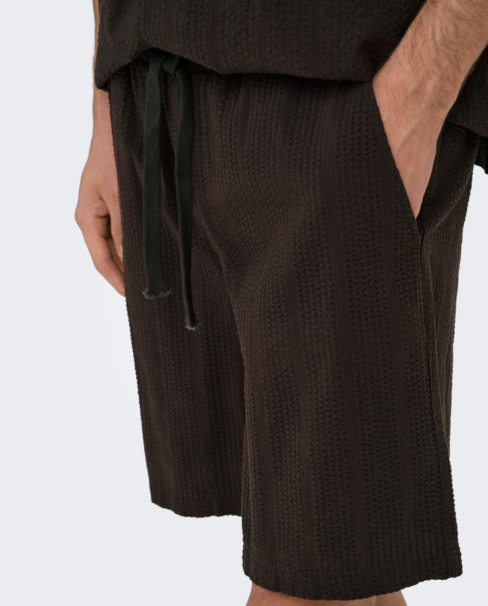 Shorts de hombre con tejido seersuker - Only & Sons - Crema Negro-3