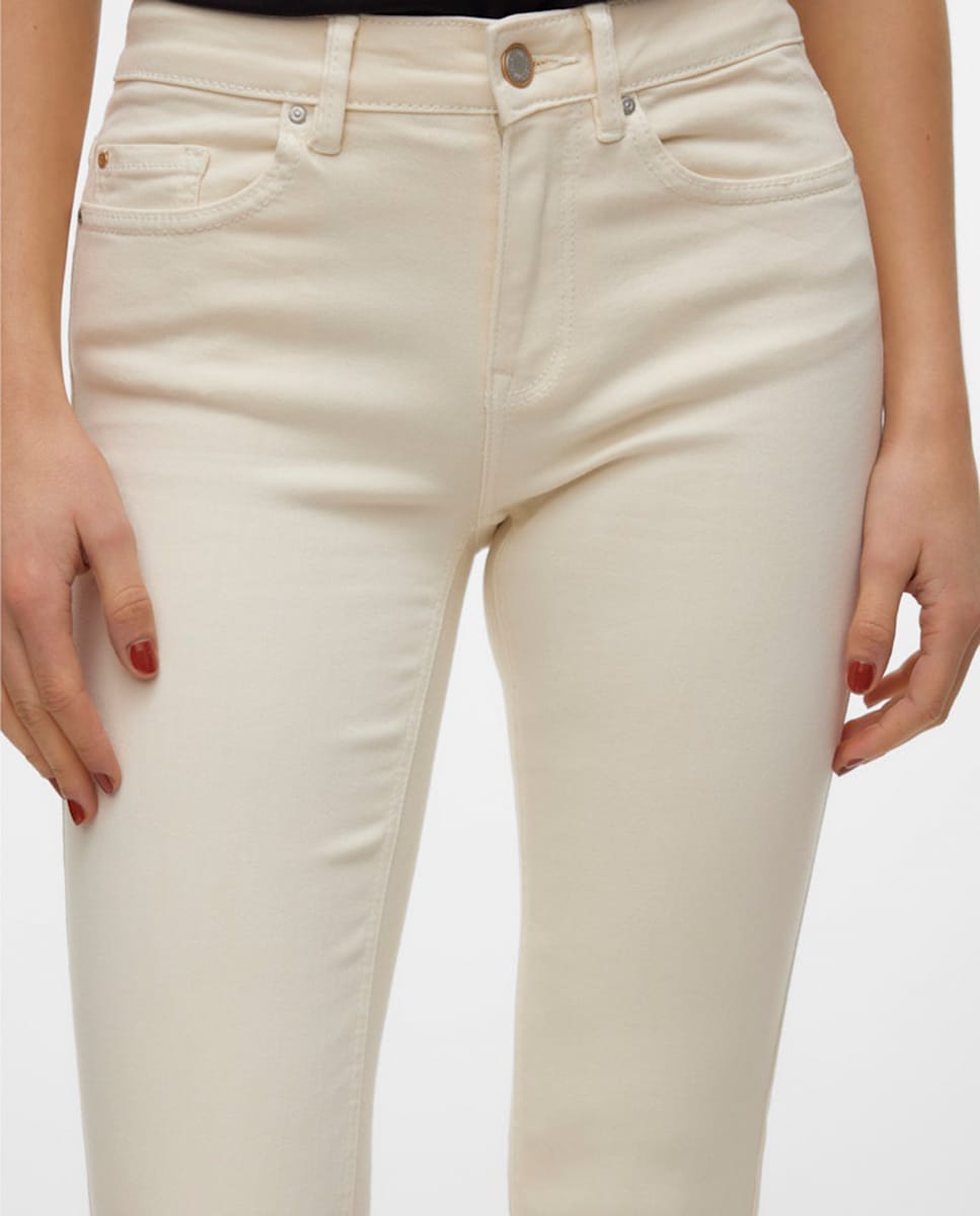 Jeans Flare com Cintura Média Branco-4