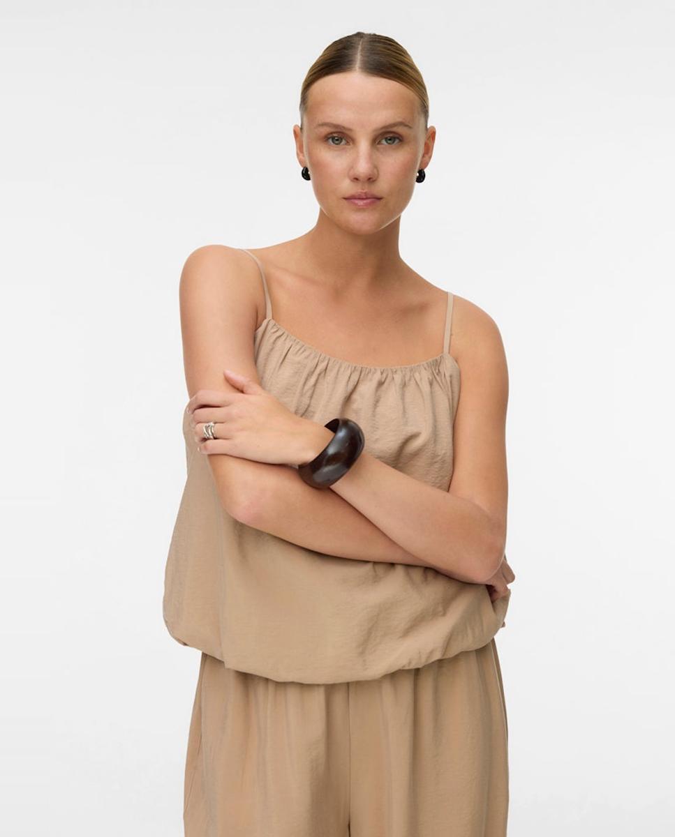 Imagen 0 de Top de mujer estilo balloon con tirantes ajustables Beige