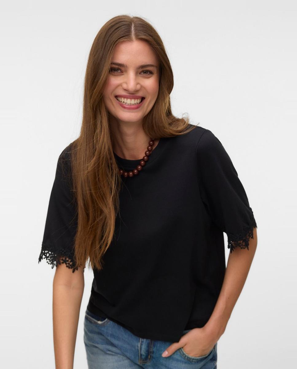 Vero Moda - Camiseta de mujer de manga corta con detalle encaje.